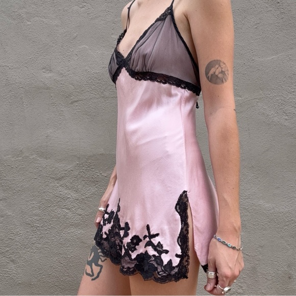 •SOLD• Vintage Y2K Victoria’s Secret Silk Mini Slip - Picture 3 of 9